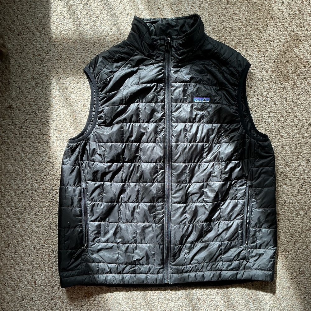 Patagonia Men’s Black Large Down Vest